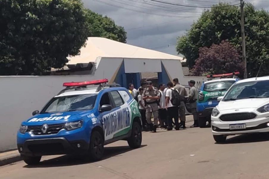 Adolescente é esfaqueado na porta de escola em Aparecida de Goiânia (Foto: PM)