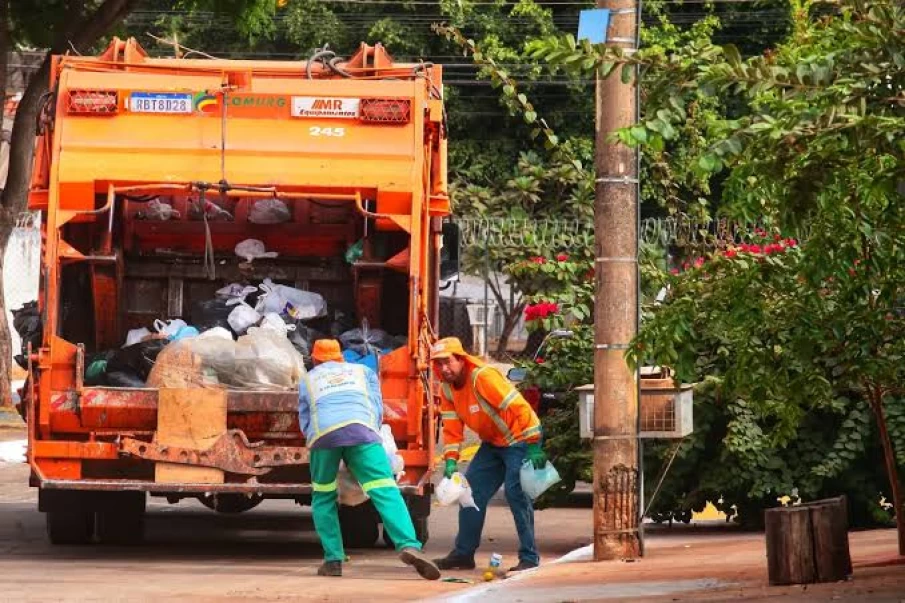 Coletores trabalhando em Goiânia