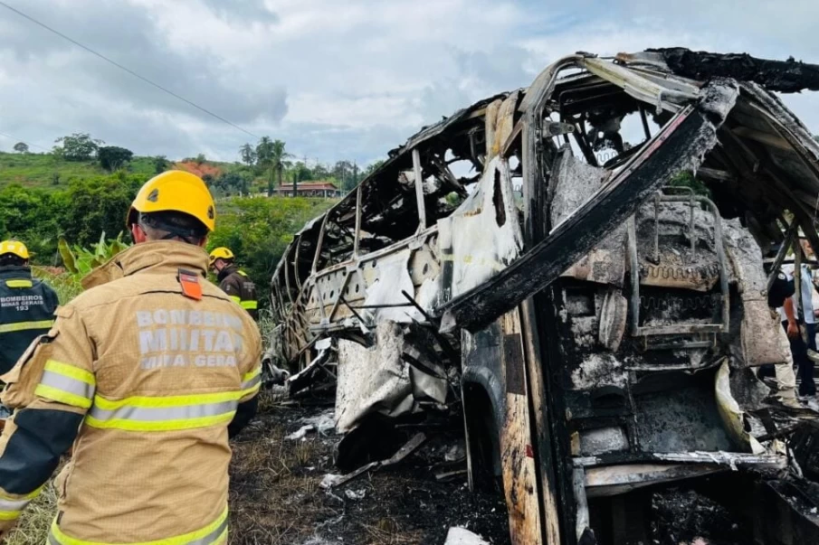 Empresa de ônibus divulga nome das 39 vítimas de acidente em Minas Gerais