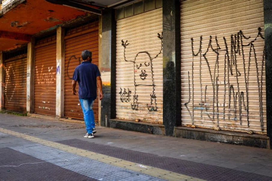 Loja fechada no centro de Goiânia, Goiás