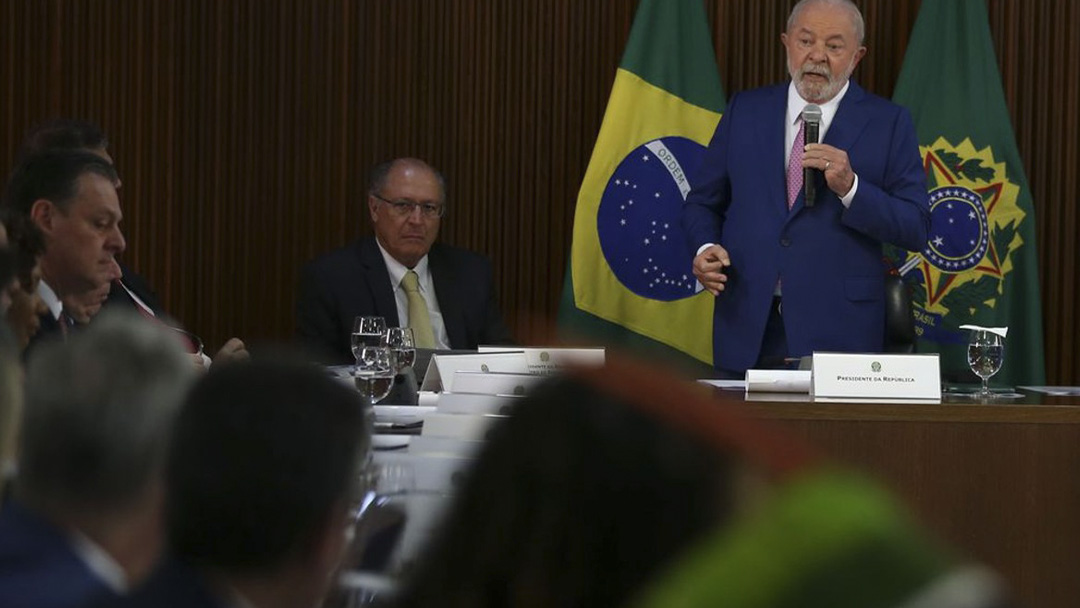 Lula em reuniao ministérial 