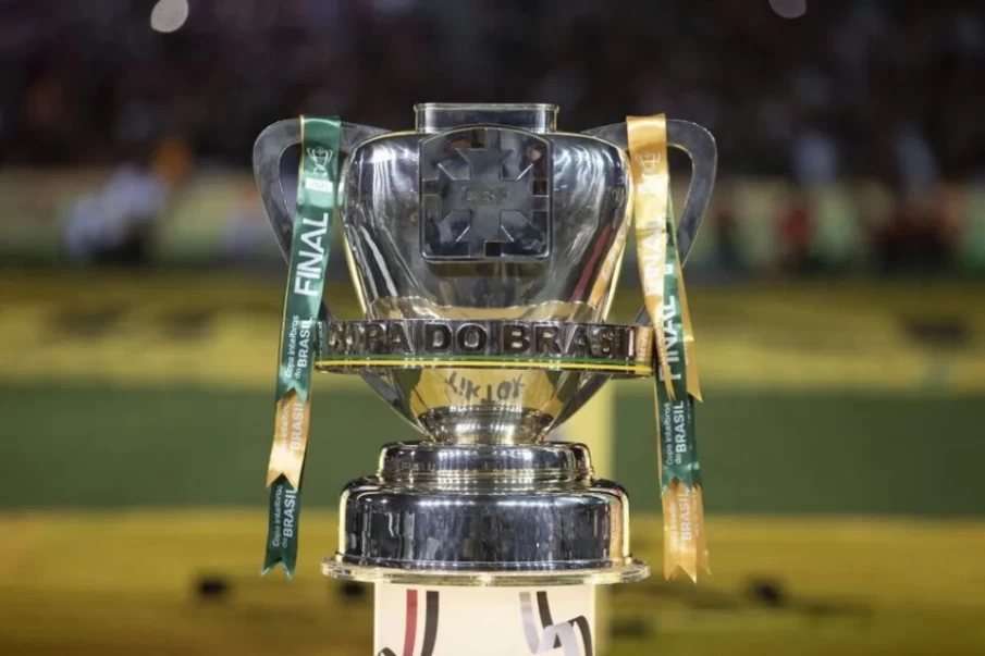 Troféu da Copa do Brasil.