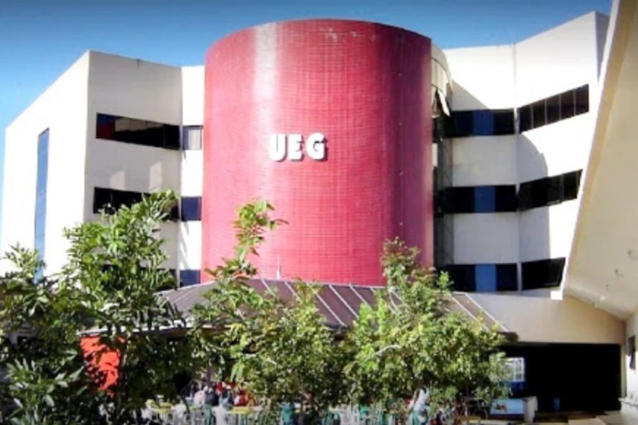 UEG divulga edital de concurso para professores com salários de R$ 5,1 mil