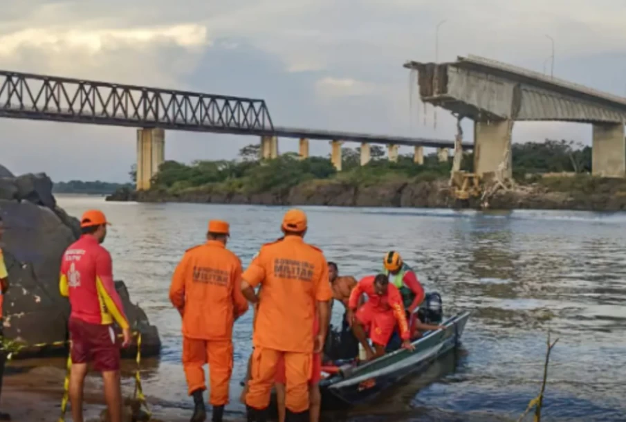 Vídeo na hora do desabamento denunciava condições precárias da ponte.