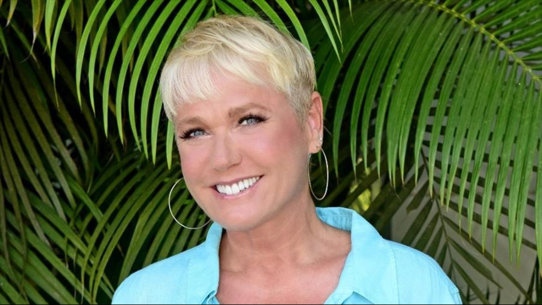 Xuxa faz surpresa para fã